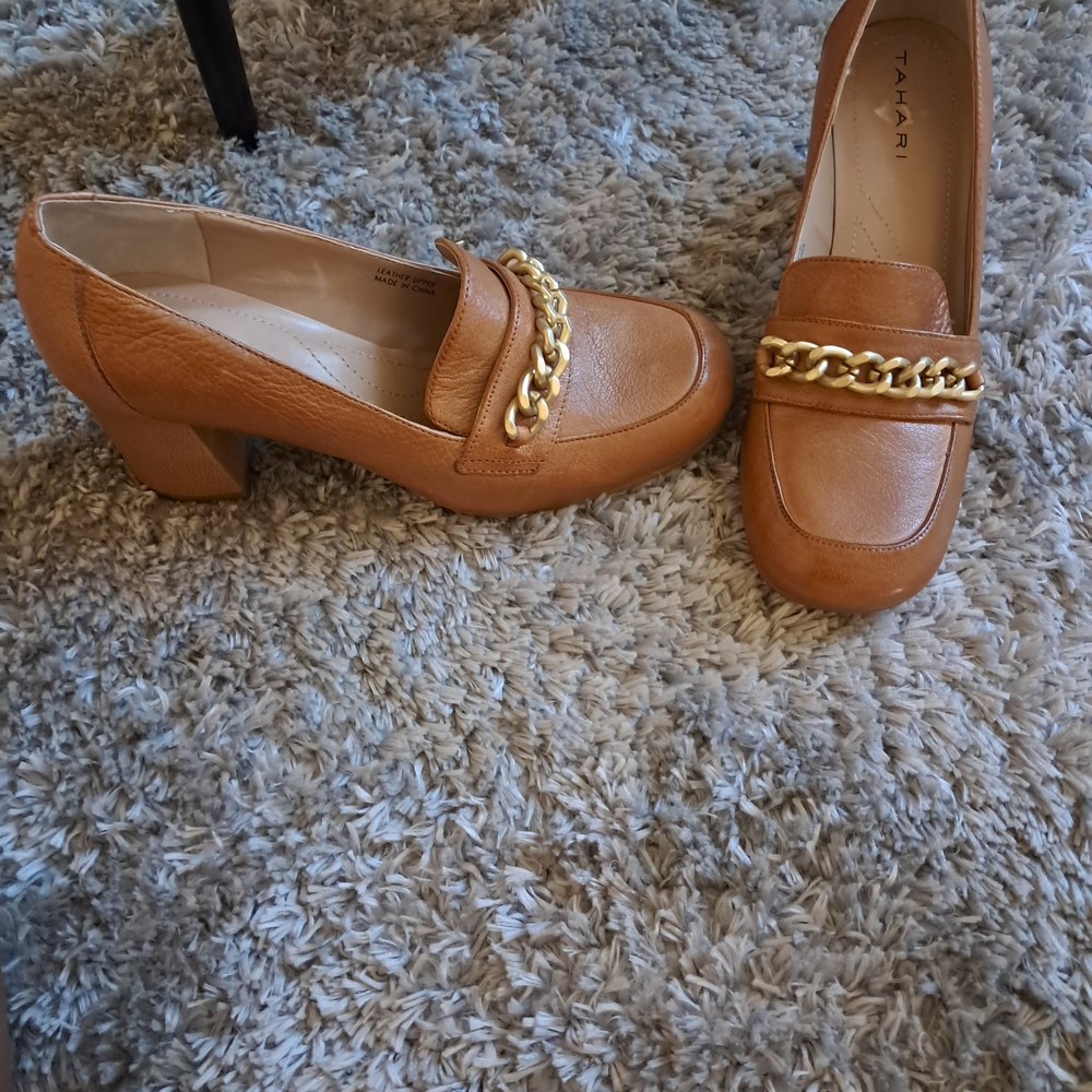 Tahari Brown Loafers with Gold Chain - Picture 2 of 6